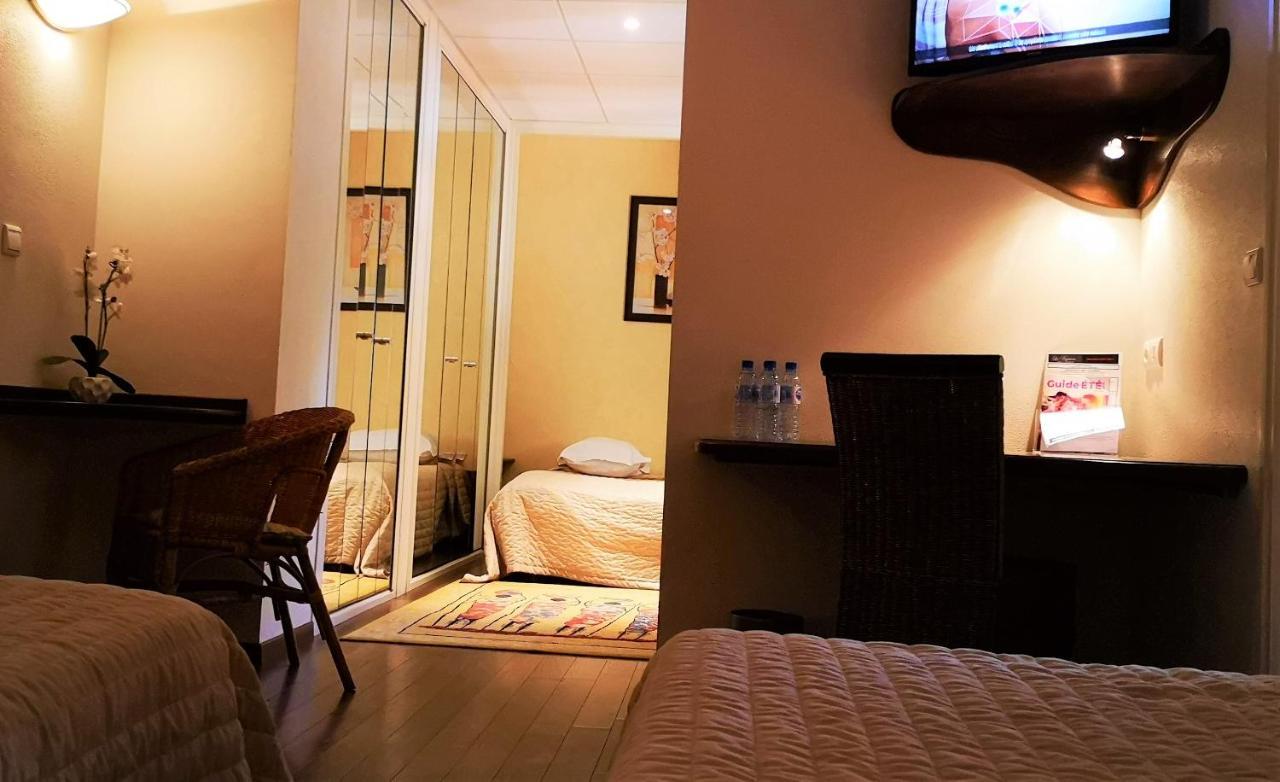 Hotel Les Peyrieres Olemps Bagian luar foto