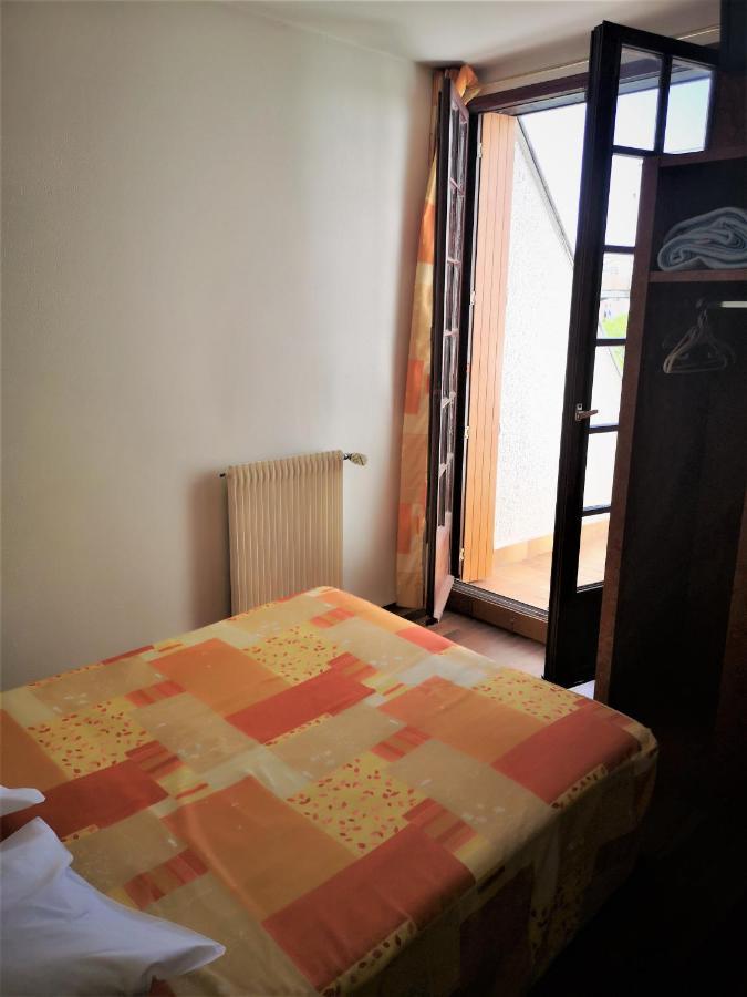 Hotel Les Peyrieres Olemps Bagian luar foto