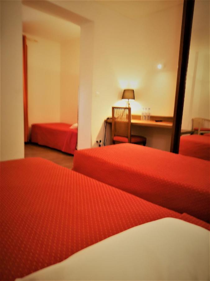 Hotel Les Peyrieres Olemps Bagian luar foto
