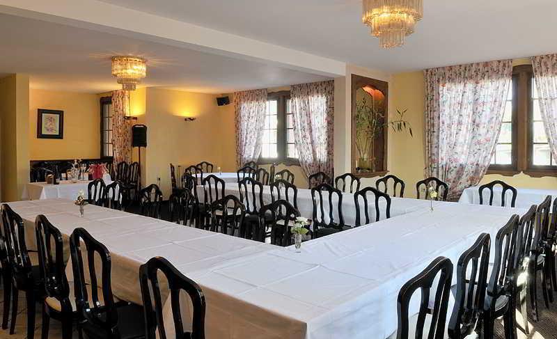 Hotel Les Peyrieres Olemps Bagian luar foto