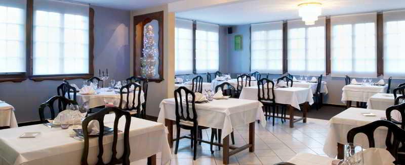 Hotel Les Peyrieres Olemps Bagian luar foto