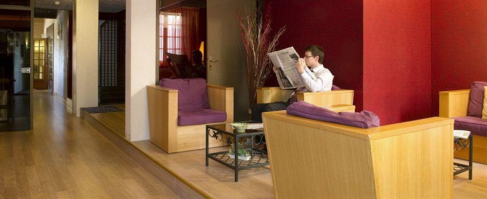 Hotel Les Peyrieres Olemps Bagian luar foto