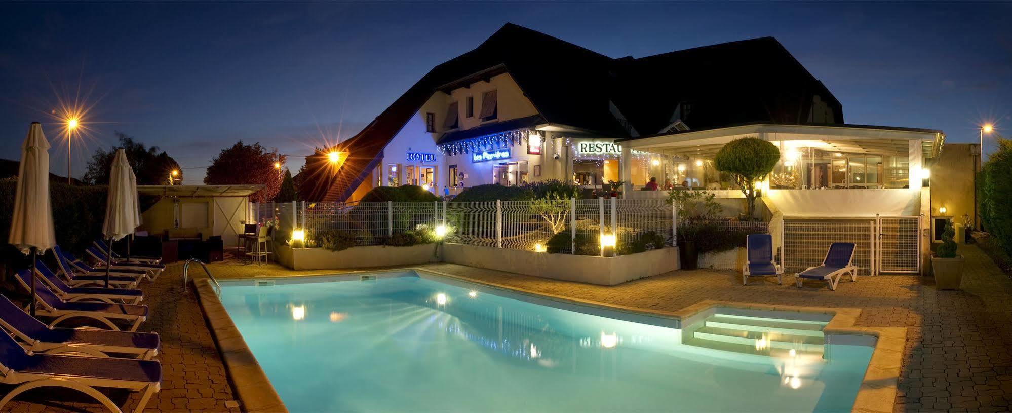 Hotel Les Peyrieres Olemps Bagian luar foto