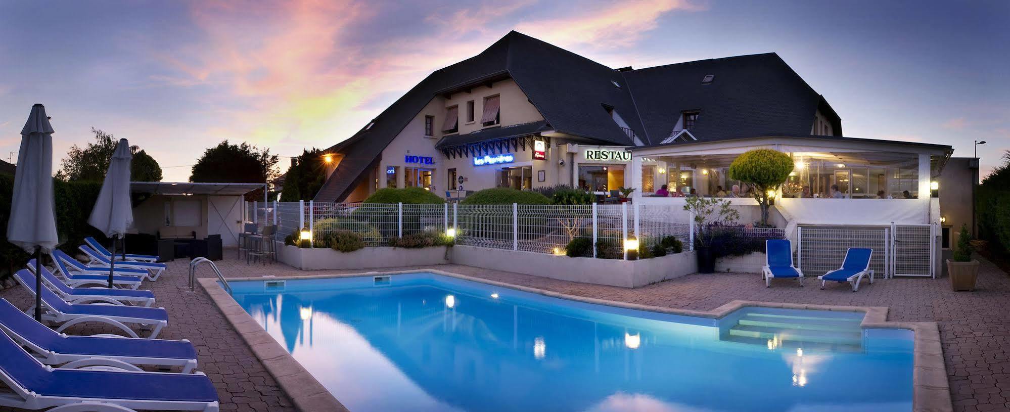 Hotel Les Peyrieres Olemps Bagian luar foto