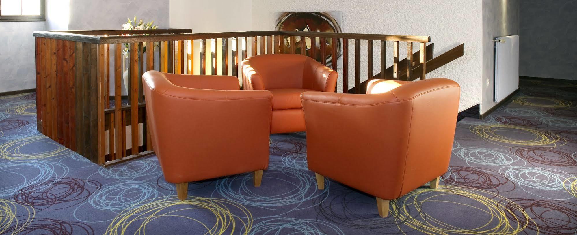 Hotel Les Peyrieres Olemps Bagian luar foto
