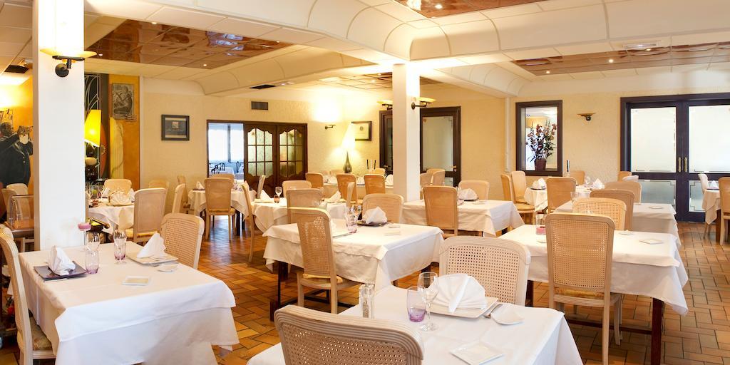 Hotel Les Peyrieres Olemps Bagian luar foto
