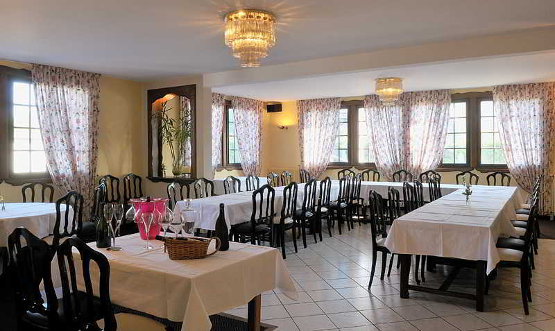 Hotel Les Peyrieres Olemps Bagian luar foto